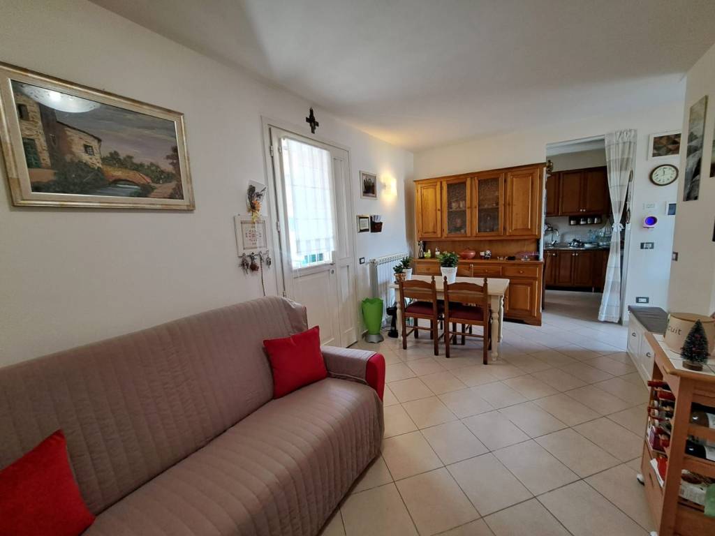 casa indipendente in vendita a Serravalle Pistoiese in zona Casalguidi