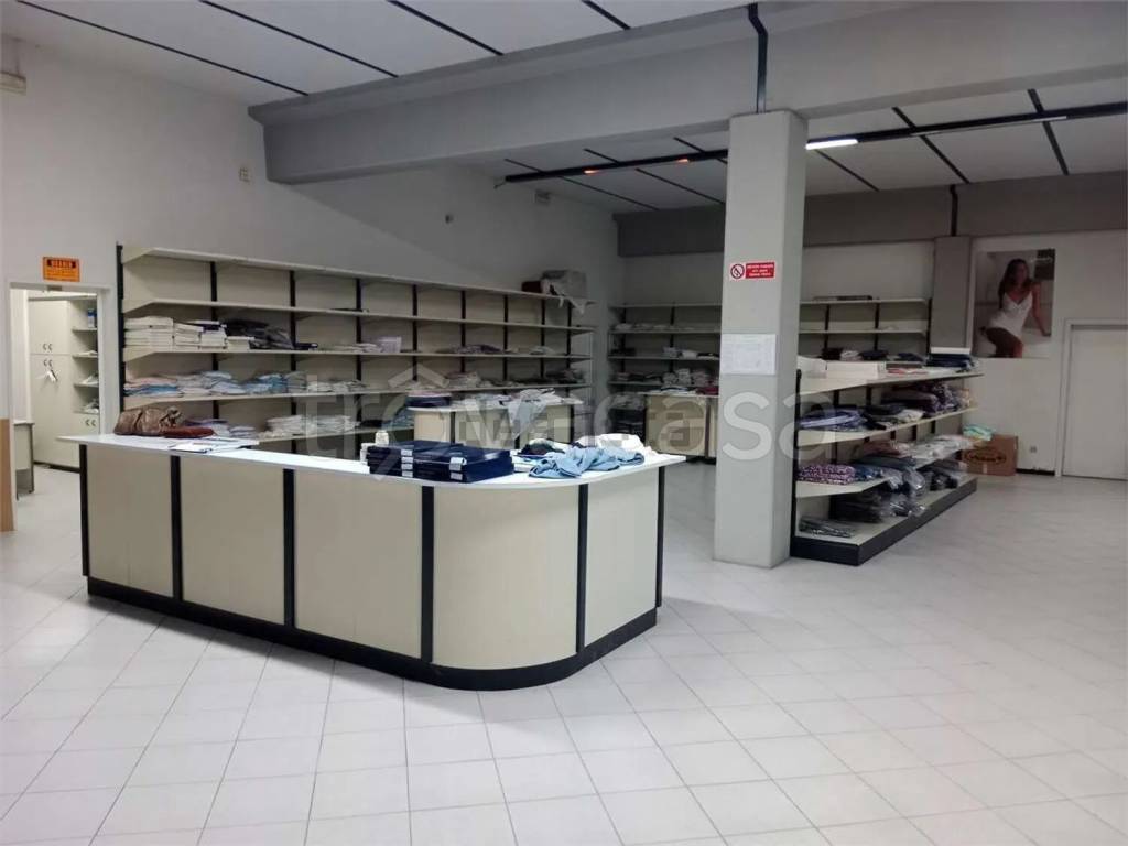 locale commerciale in vendita a Serravalle Pistoiese