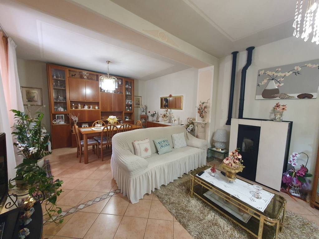 casa indipendente in vendita a Serravalle Pistoiese in zona Cantagrillo