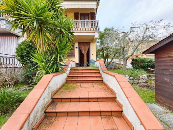 casa indipendente in vendita a Serravalle Pistoiese in zona Ponte di Serravalle