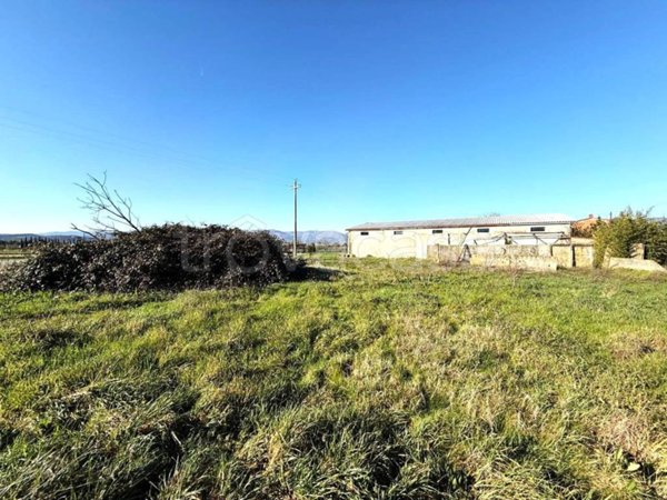 locale commerciale in vendita a Serravalle Pistoiese