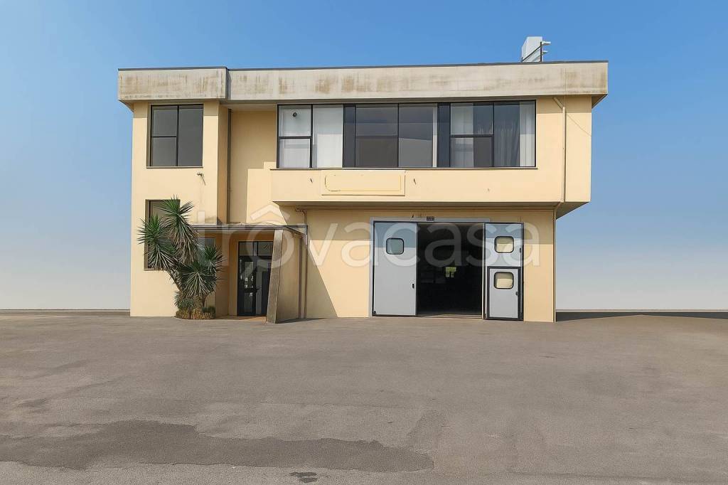 locale di sgombero in vendita a Serravalle Pistoiese in zona Casalguidi