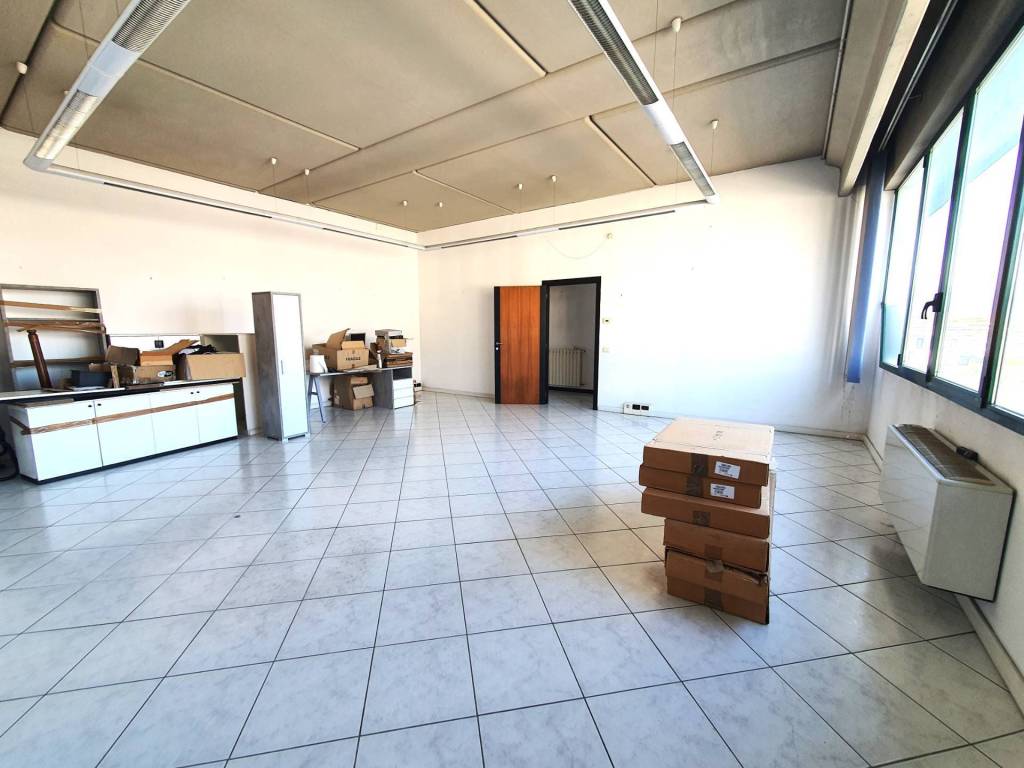ufficio in vendita a Serravalle Pistoiese in zona Casalguidi