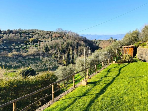 casa indipendente in vendita a Serravalle Pistoiese in zona Casalguidi