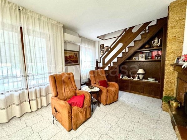 casa indipendente in vendita a Serravalle Pistoiese in zona Casalguidi