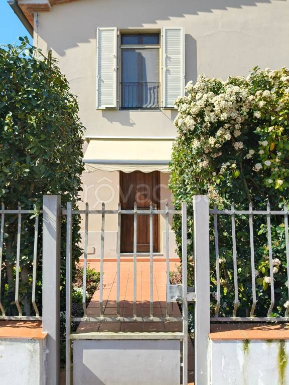 casa indipendente in vendita a Serravalle Pistoiese in zona Casalguidi