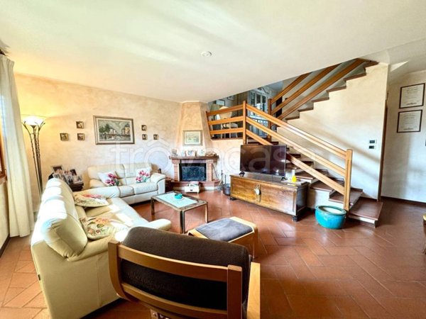 casa indipendente in vendita a Serravalle Pistoiese in zona Ponte di Serravalle