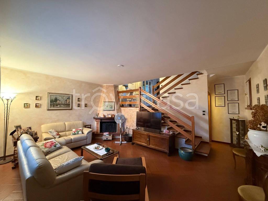 casa indipendente in vendita a Serravalle Pistoiese in zona Ponte di Serravalle