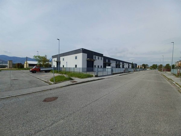 capannone in vendita a Serravalle Pistoiese in zona Casalguidi