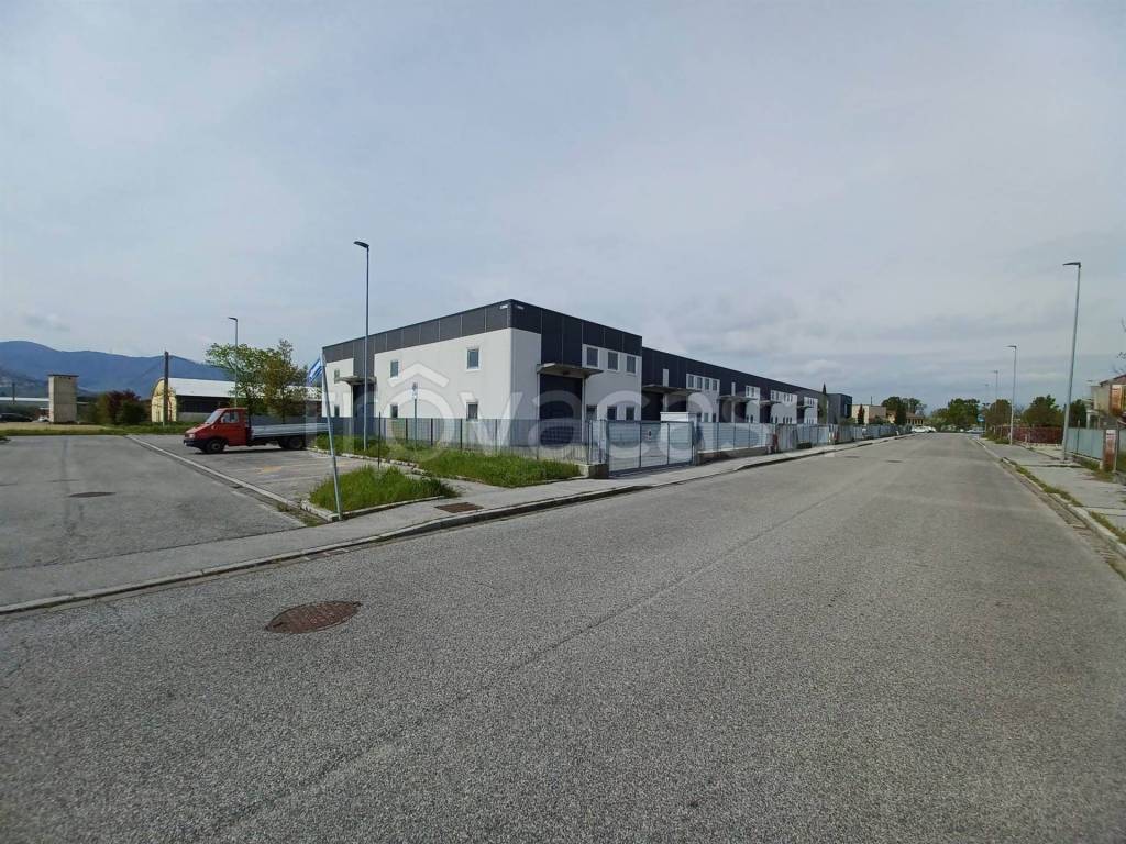 capannone in vendita a Serravalle Pistoiese in zona Casalguidi