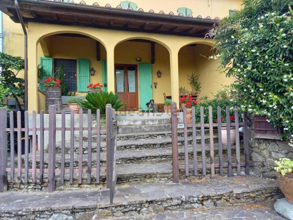 casa semindipendente in vendita a Serravalle Pistoiese