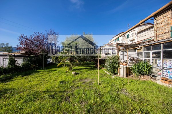 casa indipendente in vendita ad Uzzano in zona Santa Lucia