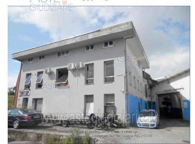 locale commerciale in vendita ad Uzzano