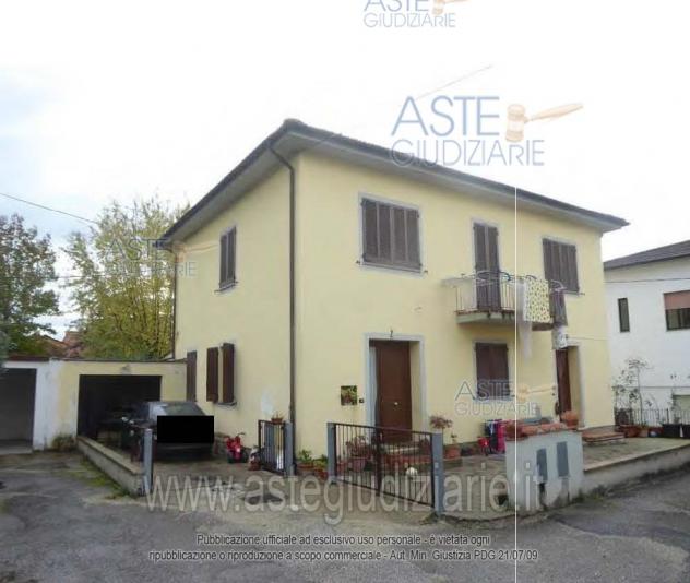 casa indipendente in vendita ad Uzzano in zona Santa Lucia
