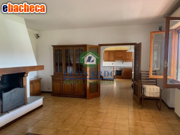 casa indipendente in vendita ad Uzzano in zona Santa Lucia