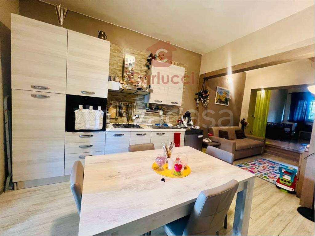 casa indipendente in vendita ad Uzzano in zona Santa Lucia