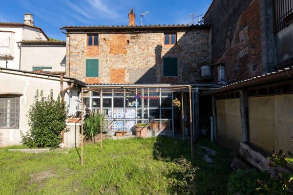 casa indipendente in vendita ad Uzzano in zona Santa Lucia