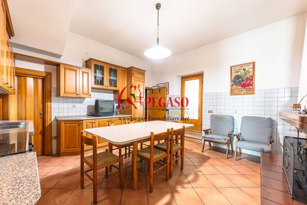 casa indipendente in vendita ad Uzzano in zona Santa Lucia