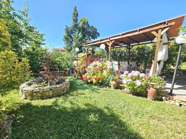 appartamento in vendita ad Uzzano in zona Santa Lucia