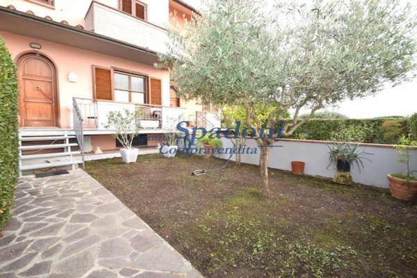 casa indipendente in vendita ad Uzzano in zona Santa Lucia