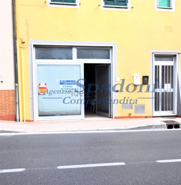 locale commerciale in vendita ad Uzzano in zona Santa Lucia