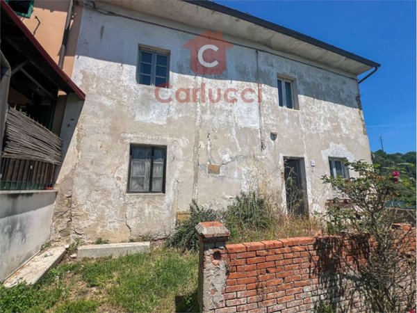 casa indipendente in vendita ad Uzzano in zona Santa Lucia