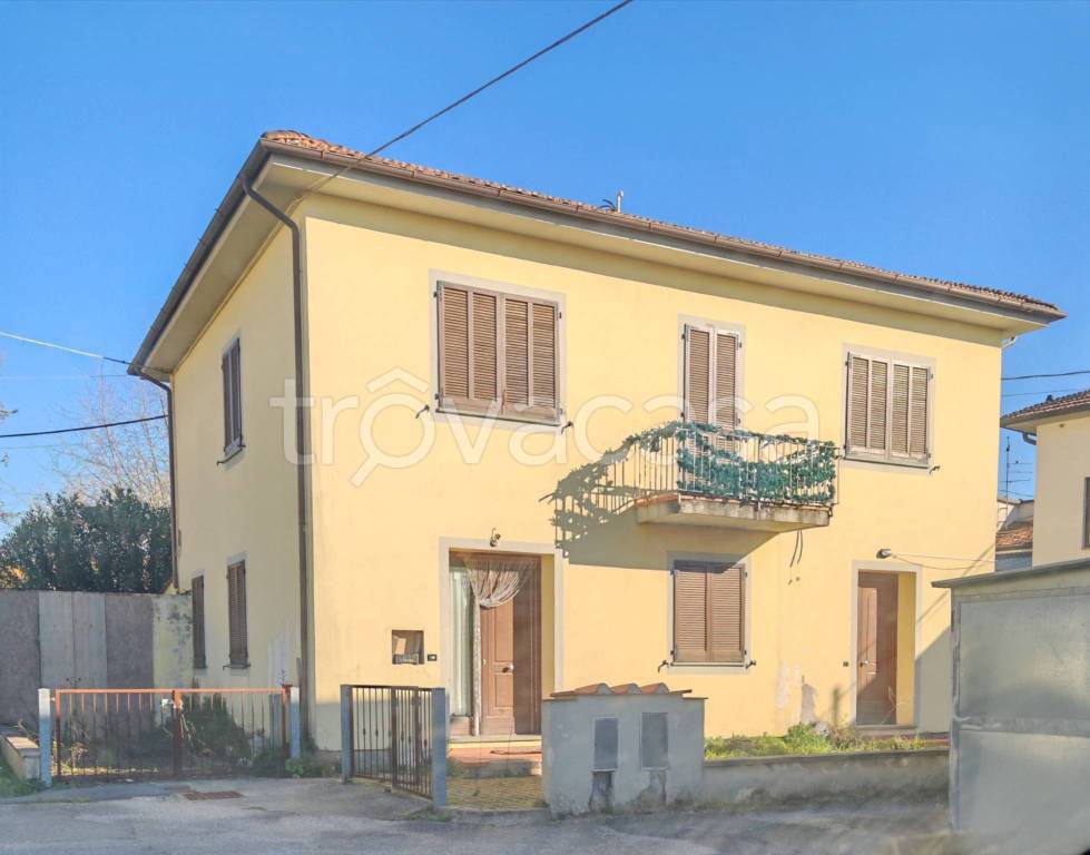 casa indipendente in vendita ad Uzzano in zona Santa Lucia
