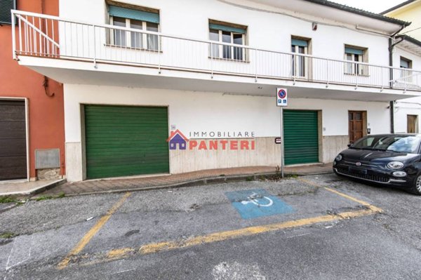 casa indipendente in vendita ad Uzzano in zona Santa Lucia