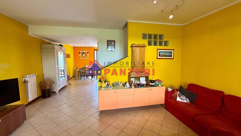 casa indipendente in vendita ad Uzzano in zona Santa Lucia