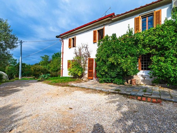 casa indipendente in vendita ad Uzzano in zona Santa Lucia