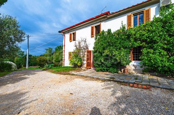 casa indipendente in vendita ad Uzzano in zona Santa Lucia