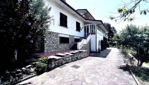 casa indipendente in vendita ad Uzzano in zona Torricchio