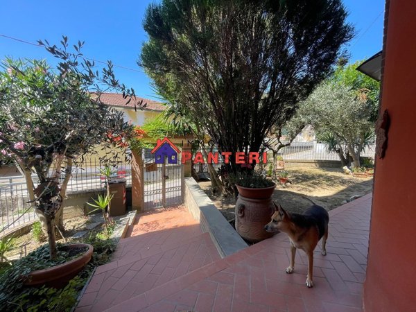 casa indipendente in vendita ad Uzzano in zona Santa Lucia