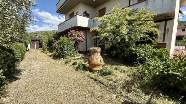 appartamento in vendita ad Uzzano in zona Santa Lucia