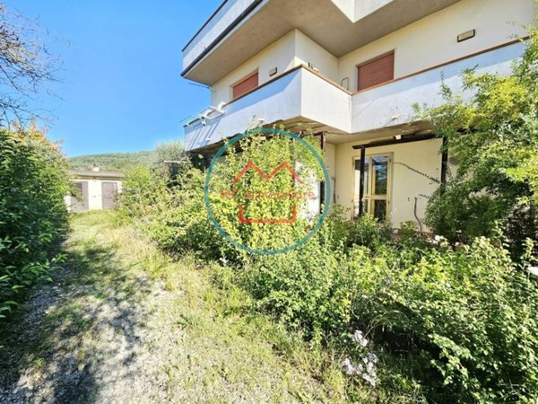 appartamento in vendita ad Uzzano in zona Santa Lucia