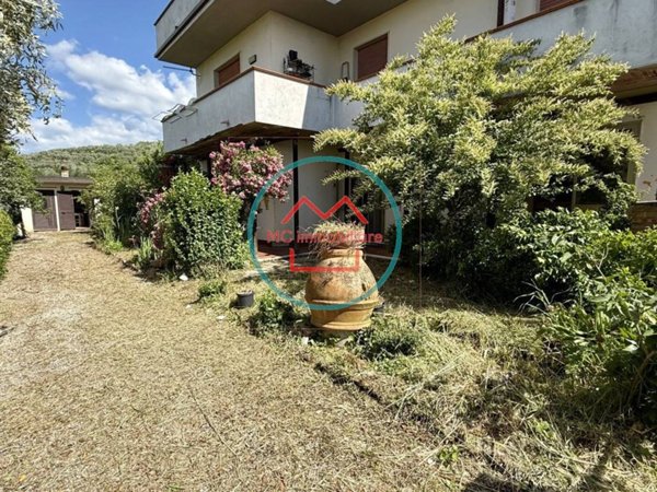 appartamento in vendita ad Uzzano in zona Santa Lucia