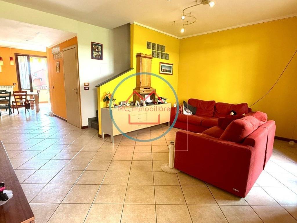 casa indipendente in vendita ad Uzzano in zona Santa Lucia
