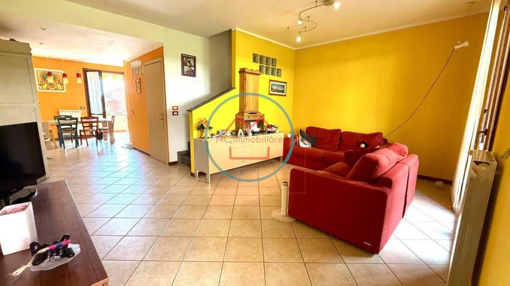 casa indipendente in vendita ad Uzzano in zona Santa Lucia
