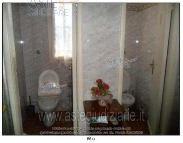 negozio in vendita ad Uzzano in zona Santa Lucia