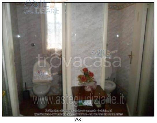 negozio in vendita ad Uzzano in zona Santa Lucia
