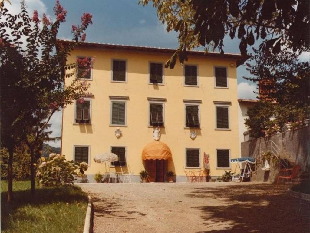 casa indipendente in vendita ad Uzzano in zona Santa Lucia