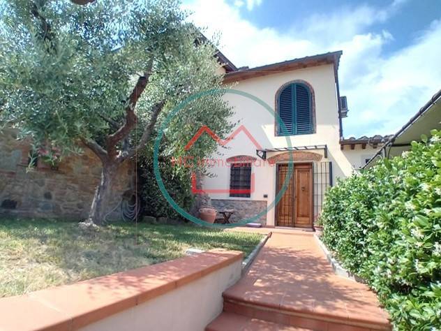casa indipendente in vendita ad Uzzano in zona Santa Lucia