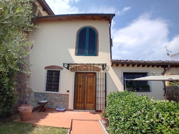 casa indipendente in vendita ad Uzzano in zona Santa Lucia