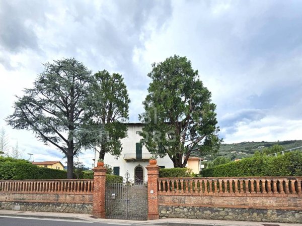 casa indipendente in vendita ad Uzzano in zona Santa Lucia