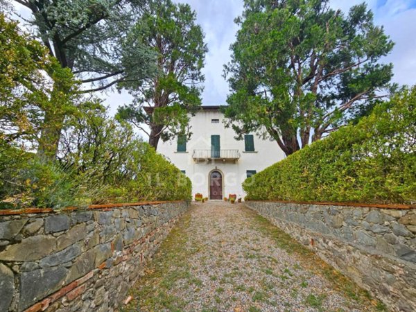 casa indipendente in vendita ad Uzzano in zona Santa Lucia