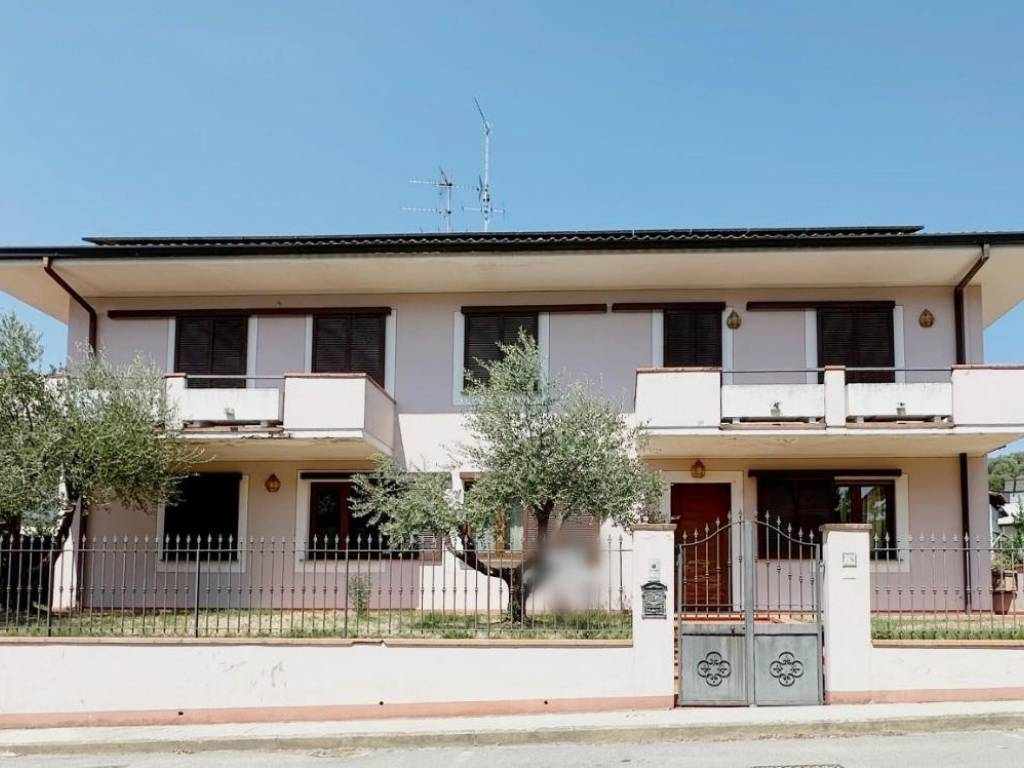 casa indipendente in vendita ad Uzzano in zona Santa Lucia