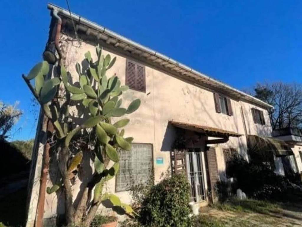 appartamento in vendita ad Uzzano in zona Forone