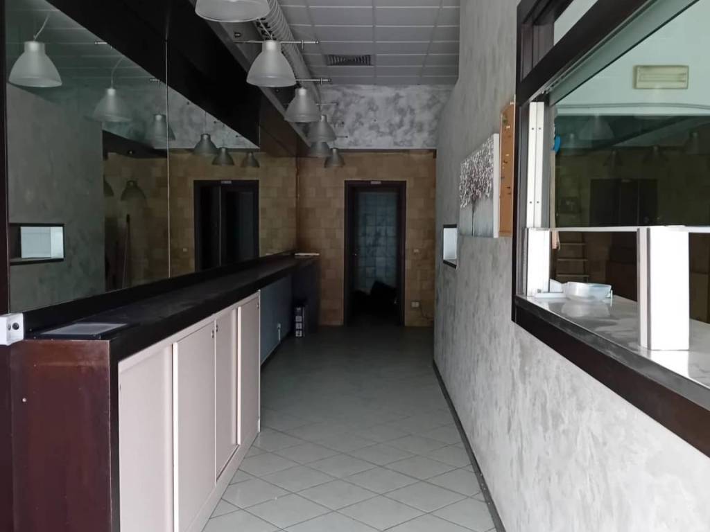 negozio in vendita ad Uzzano in zona Santa Lucia