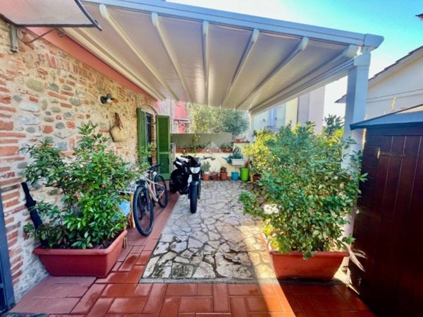 casa indipendente in vendita ad Uzzano in zona Santa Lucia