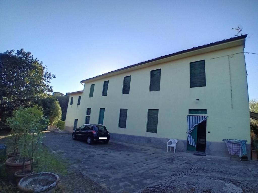 casa indipendente in vendita ad Uzzano in zona Torricchio